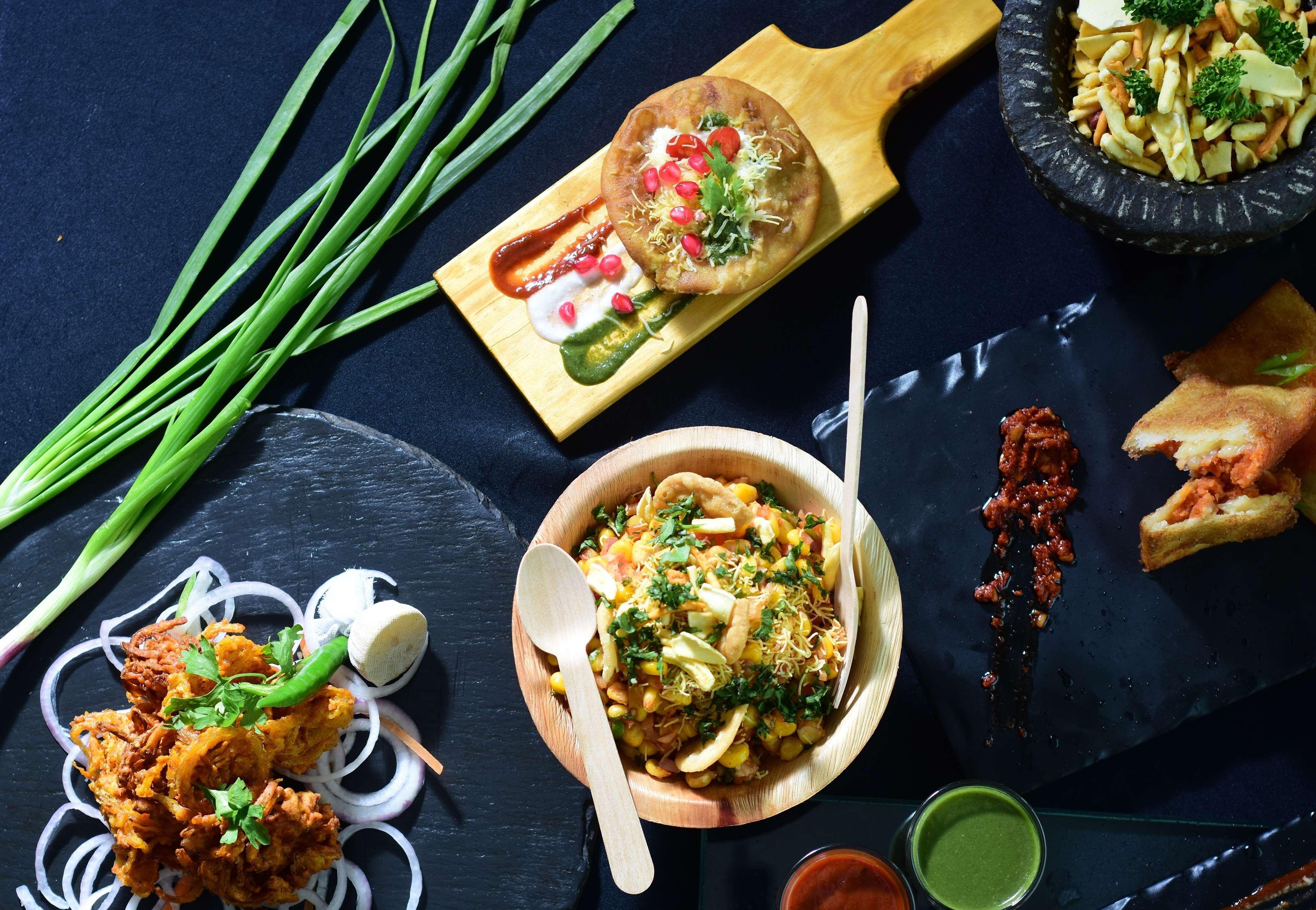 ฮิลตัน มุมไบ อินเตอร์เนชั่นแนล แอร์พอร์ต Hotel ภายนอก รูปภาพ A selection of Indian snacks