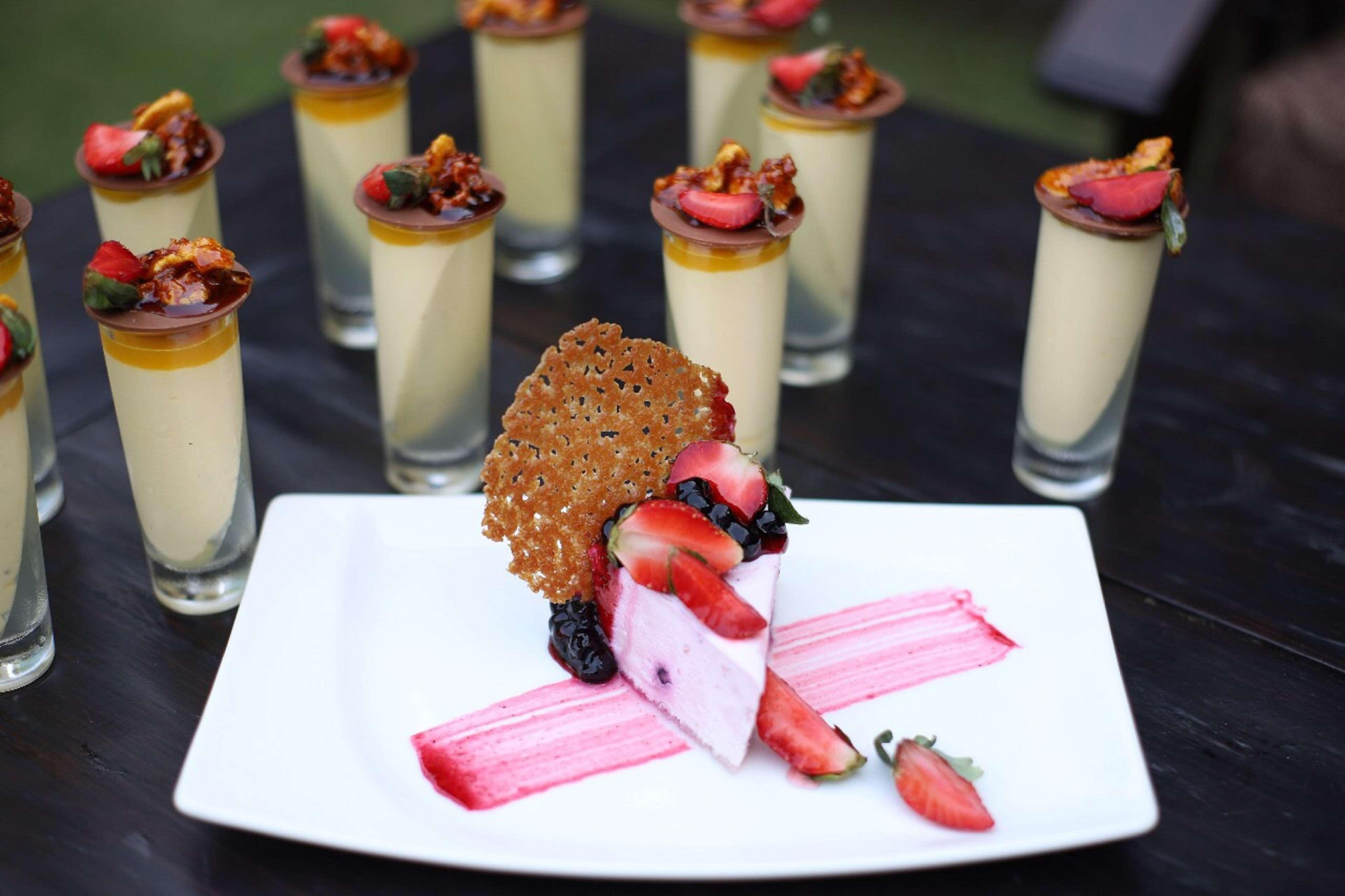 ฮิลตัน มุมไบ อินเตอร์เนชั่นแนล แอร์พอร์ต Hotel ภายนอก รูปภาพ A dessert prepared by the Culinary Institute of Virginia