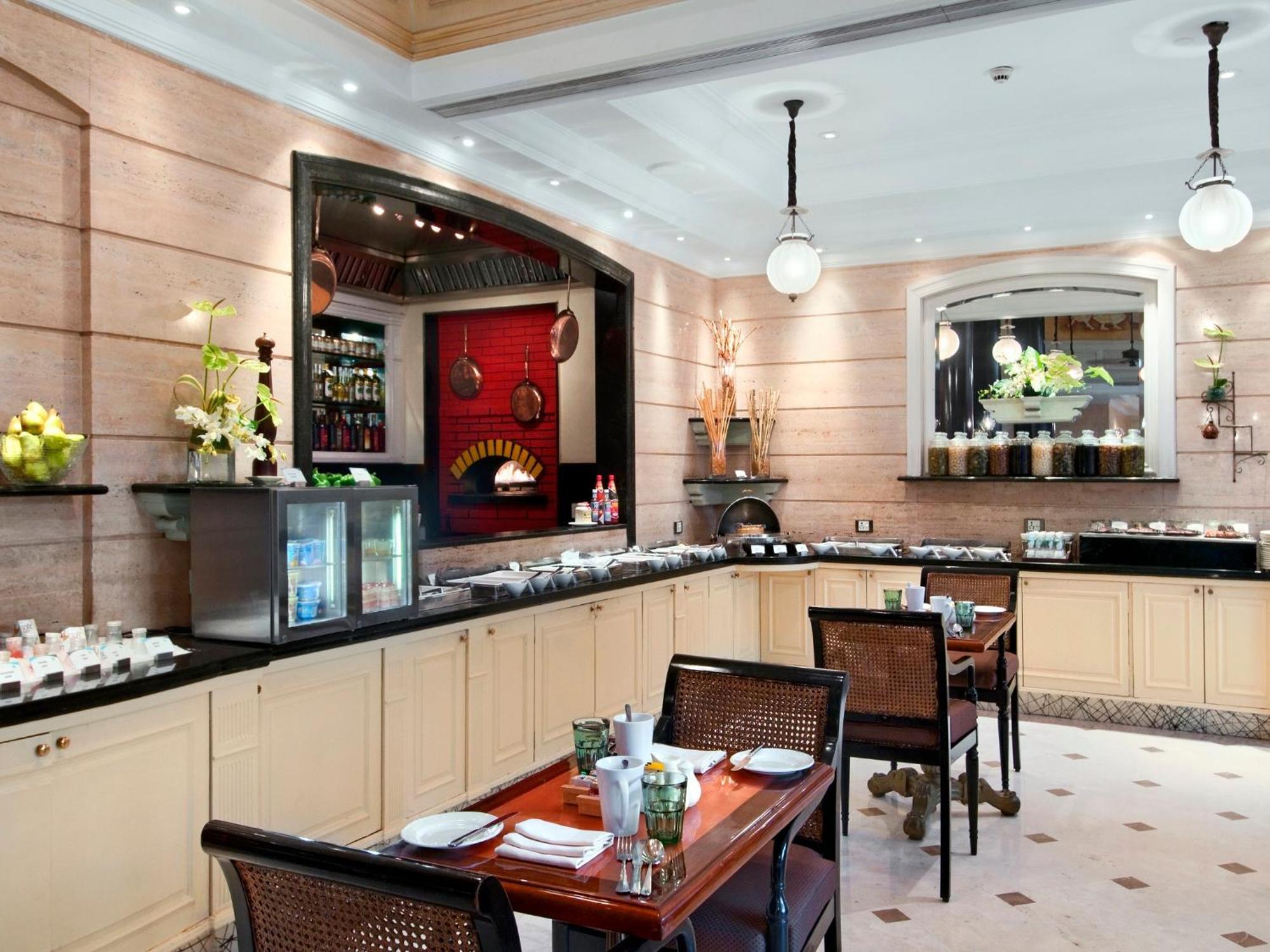 ฮิลตัน มุมไบ อินเตอร์เนชั่นแนล แอร์พอร์ต Hotel ภายนอก รูปภาพ The restaurant