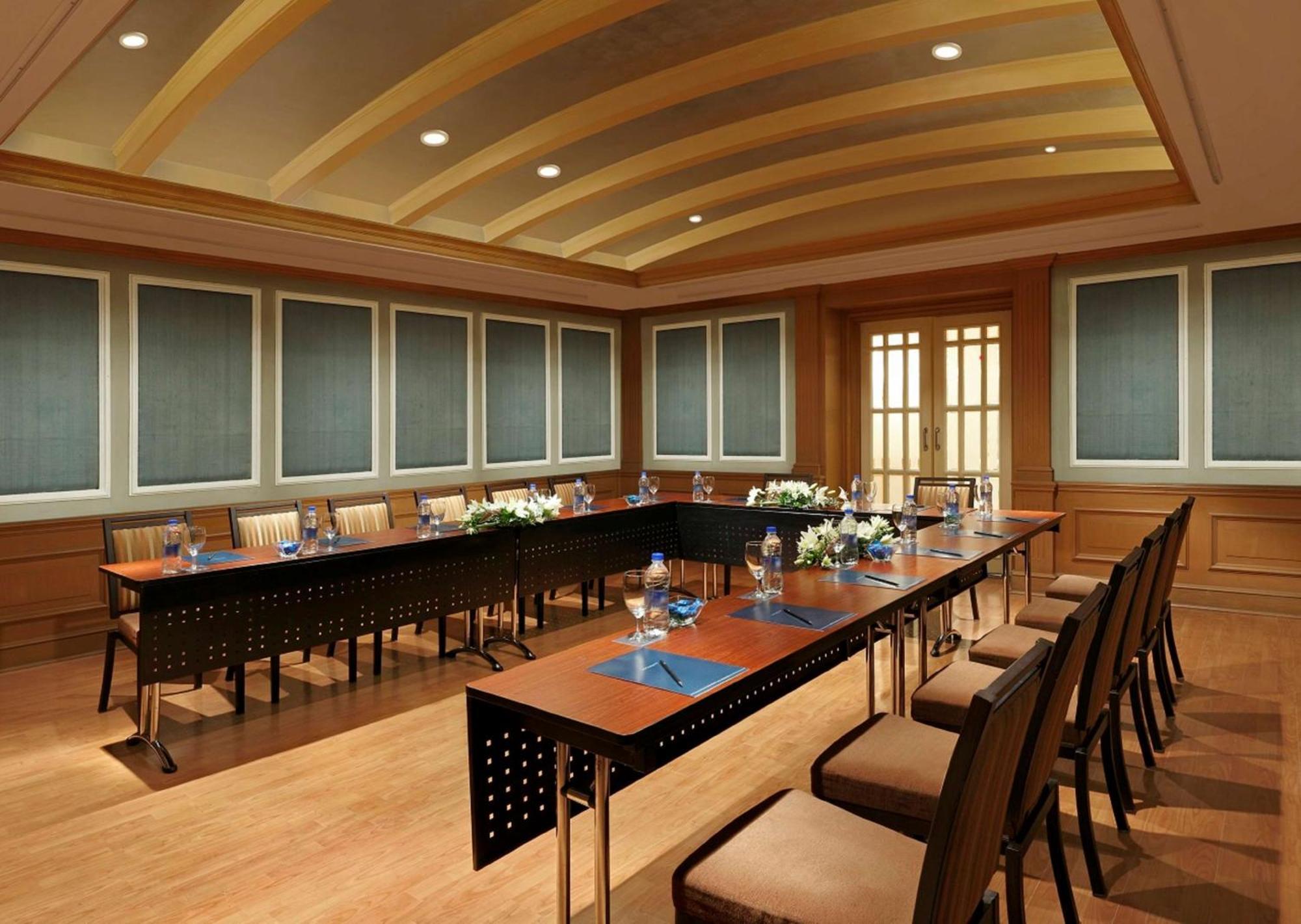ฮิลตัน มุมไบ อินเตอร์เนชั่นแนล แอร์พอร์ต Hotel ภายนอก รูปภาพ A meeting room