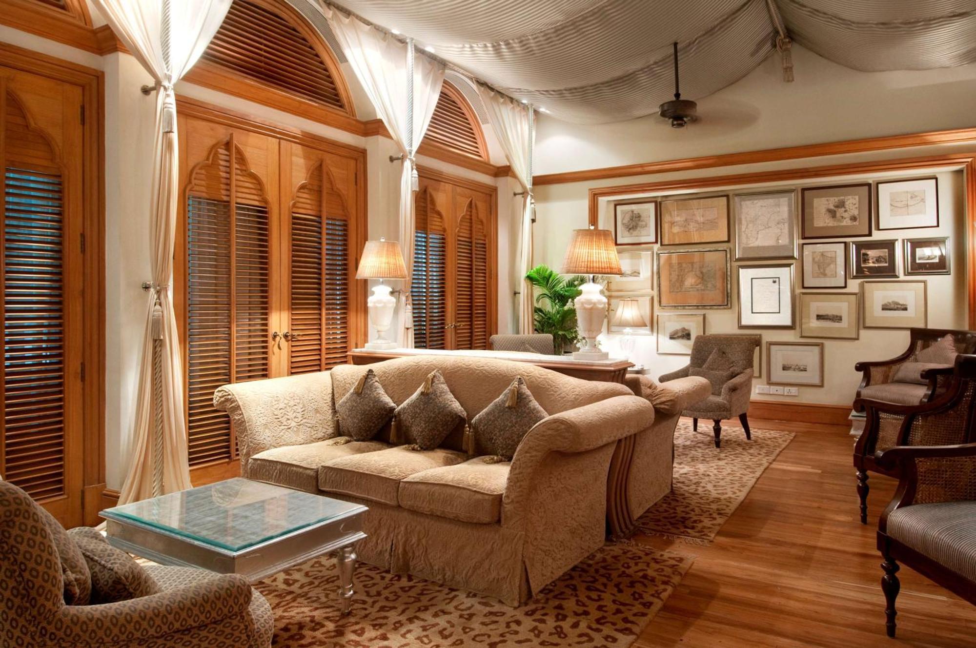 ฮิลตัน มุมไบ อินเตอร์เนชั่นแนล แอร์พอร์ต Hotel ภายนอก รูปภาพ The living room of a suite at the Mandarin Oriental, Bangkok