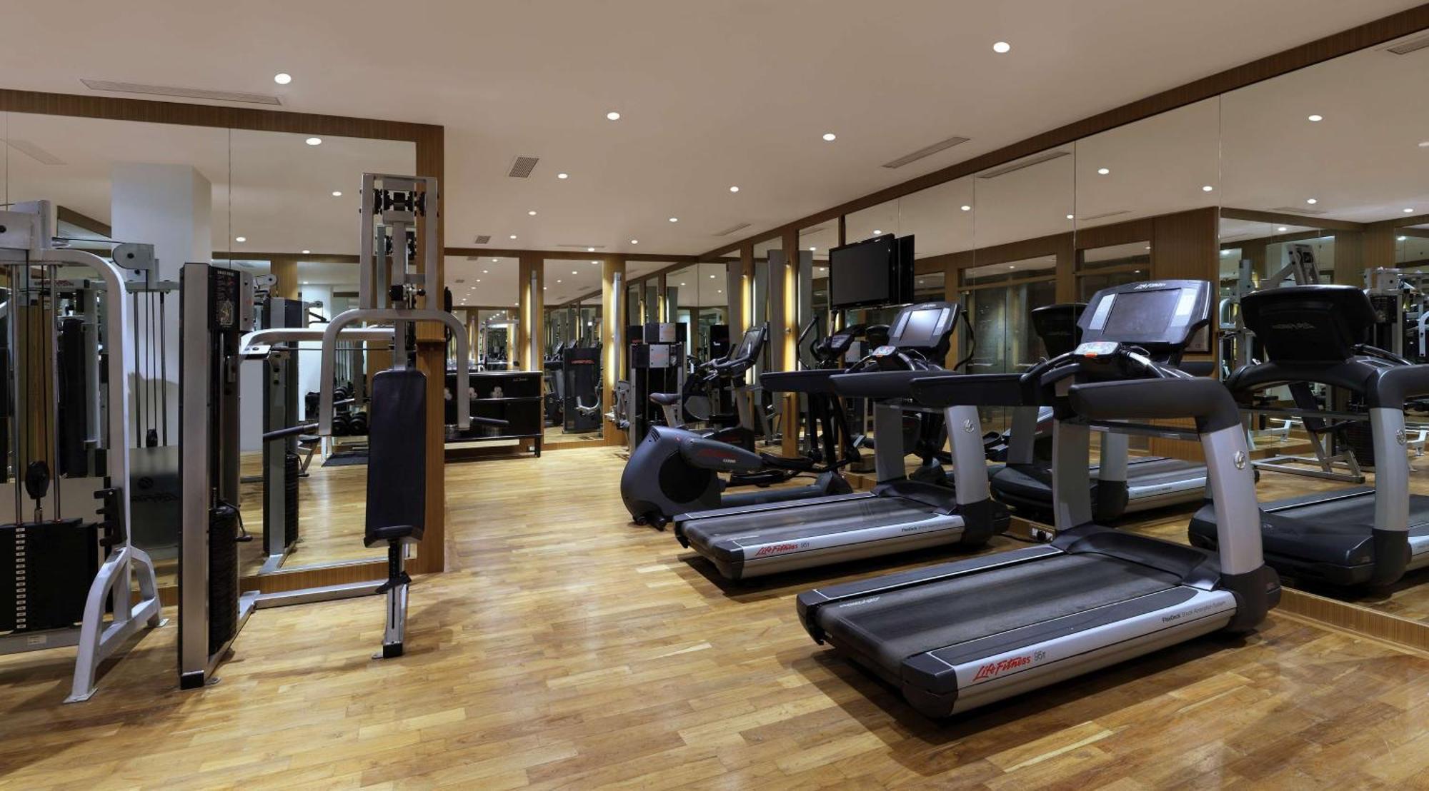 ฮิลตัน มุมไบ อินเตอร์เนชั่นแนล แอร์พอร์ต Hotel ภายนอก รูปภาพ The gym at the hotel