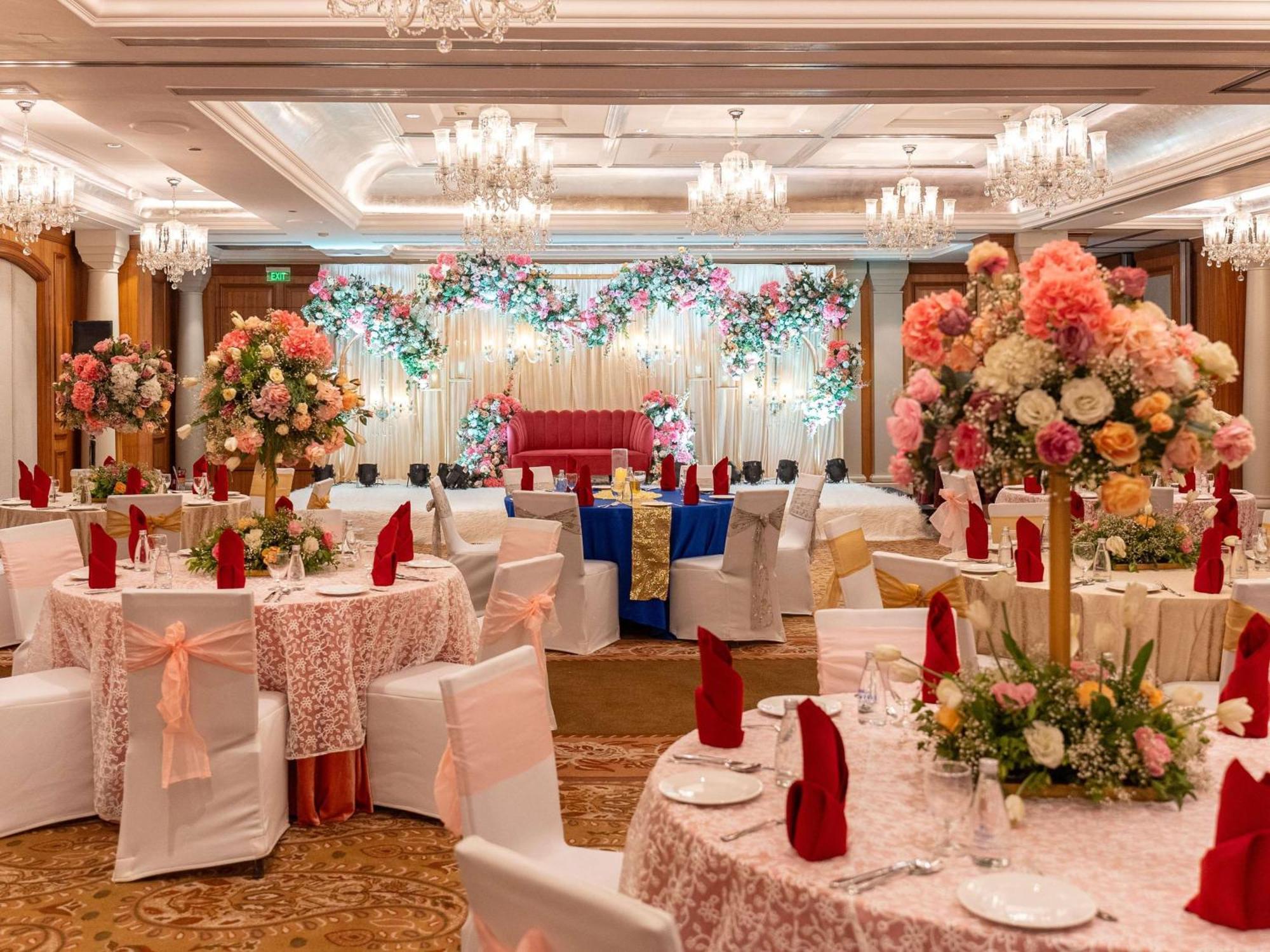 ฮิลตัน มุมไบ อินเตอร์เนชั่นแนล แอร์พอร์ต Hotel ภายนอก รูปภาพ A wedding reception at the Taj Bengal, Kolkata