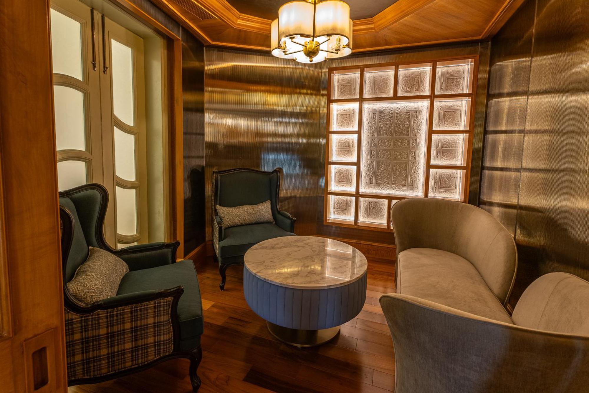 ฮิลตัน มุมไบ อินเตอร์เนชั่นแนล แอร์พอร์ต Hotel ภายนอก รูปภาพ The interior of the lounge