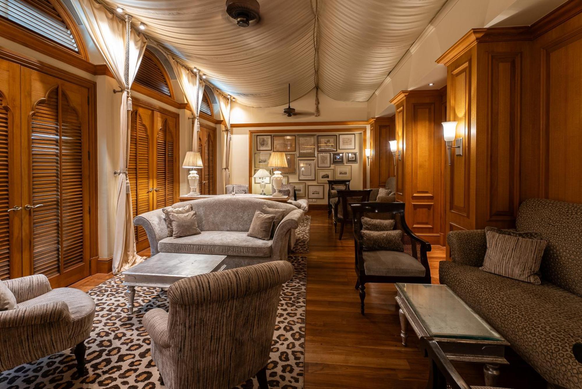 ฮิลตัน มุมไบ อินเตอร์เนชั่นแนล แอร์พอร์ต Hotel ภายนอก รูปภาพ The living room of a suite