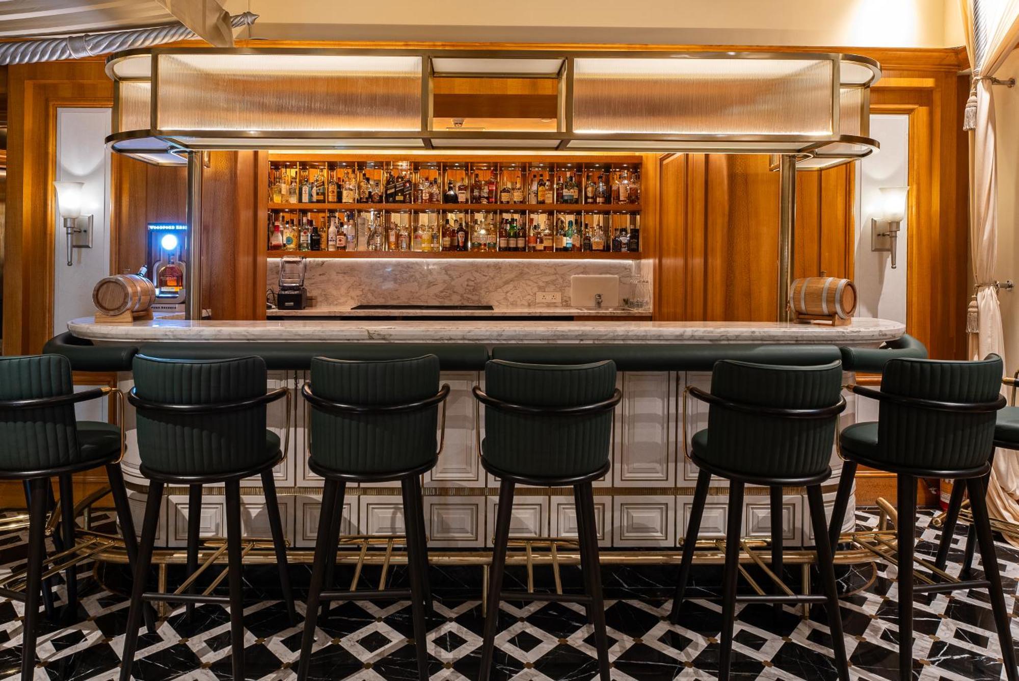 ฮิลตัน มุมไบ อินเตอร์เนชั่นแนล แอร์พอร์ต Hotel ภายนอก รูปภาพ The bar at the 1901
