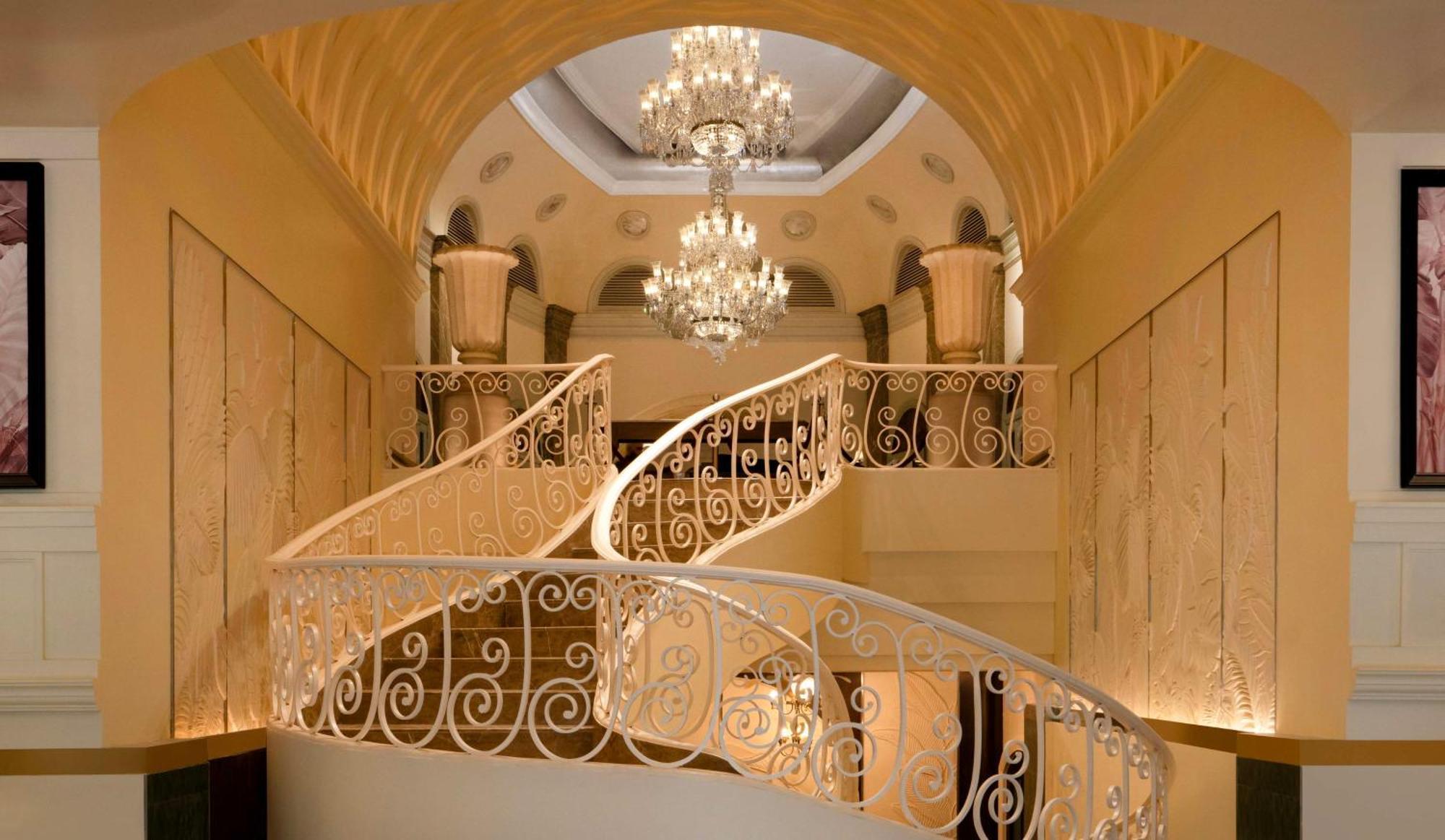 ฮิลตัน มุมไบ อินเตอร์เนชั่นแนล แอร์พอร์ต Hotel ภายนอก รูปภาพ The staircase